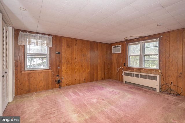 812 E WALNUT ST, Perkasie, PA 18944