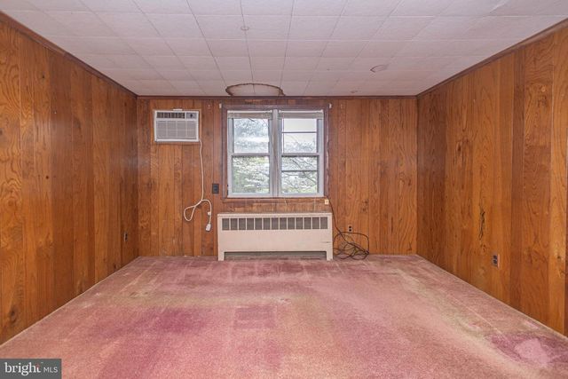 812 E WALNUT ST, Perkasie, PA 18944