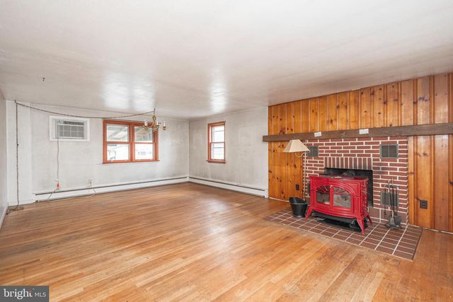 812 E WALNUT ST, Perkasie, PA 18944