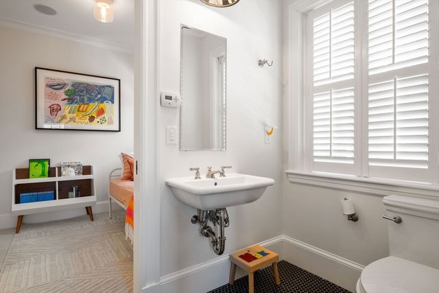 6 West Hill Place, Boston, MA 02114