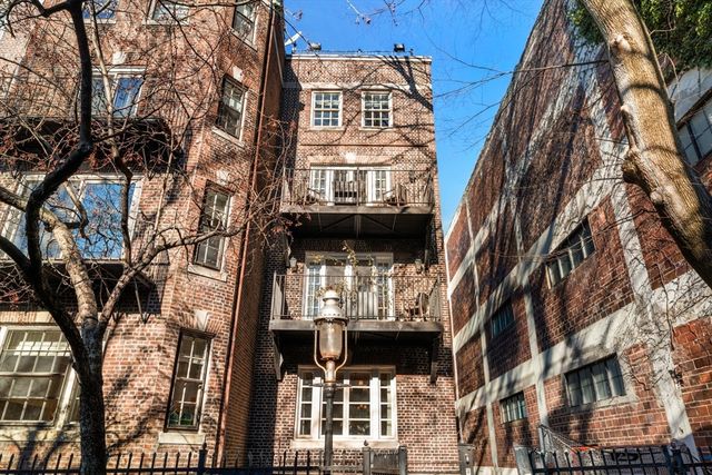 6 West Hill Place, Boston, MA 02114