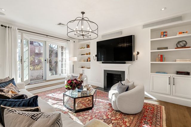 6 West Hill Place, Boston, MA 02114