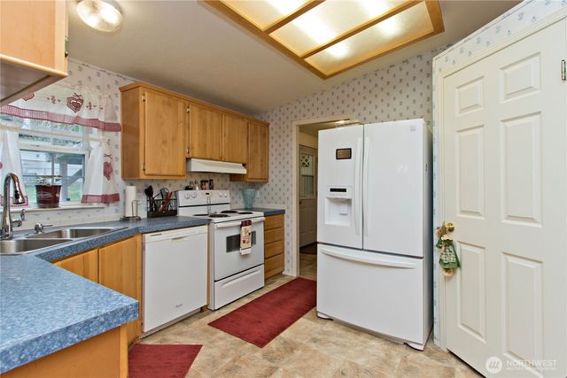 41 E Bay Heights Drive, Allyn, WA 98524