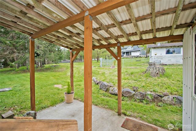 41 E Bay Heights Drive, Allyn, WA 98524
