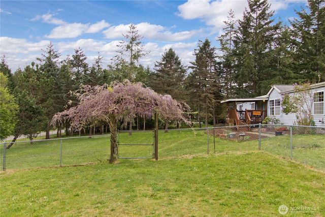 41 E Bay Heights Drive, Allyn, WA 98524
