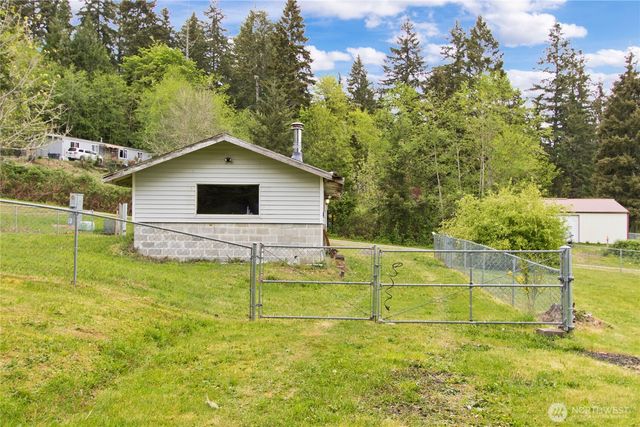 41 E Bay Heights Drive, Allyn, WA 98524