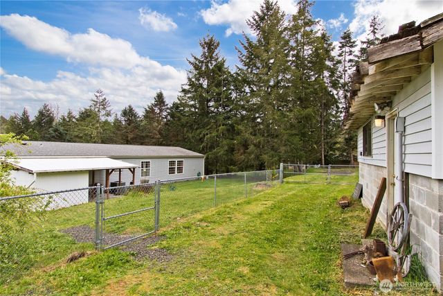 41 E Bay Heights Drive, Allyn, WA 98524