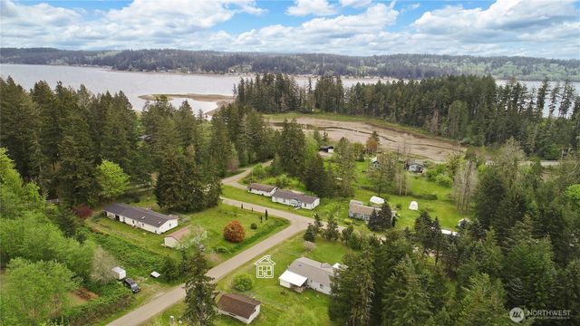 41 E Bay Heights Drive, Allyn, WA 98524