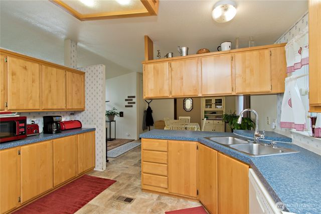 41 E Bay Heights Drive, Allyn, WA 98524