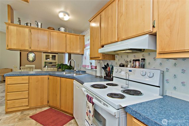 41 E Bay Heights Drive, Allyn, WA 98524