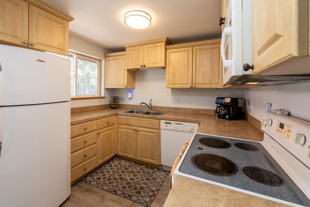 15610 Burgess Road, La Pine, OR 97739
