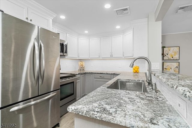 8 S White Birch Ter, Sparta Twp., NJ 07871