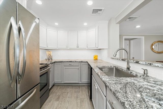 8 S White Birch Ter, Sparta Twp., NJ 07871