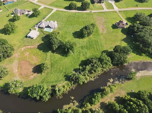 1223 Mill Road, Angleton, TX 77515