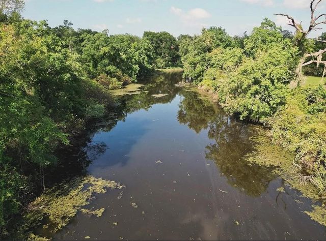 1223 Mill Road, Angleton, TX 77515