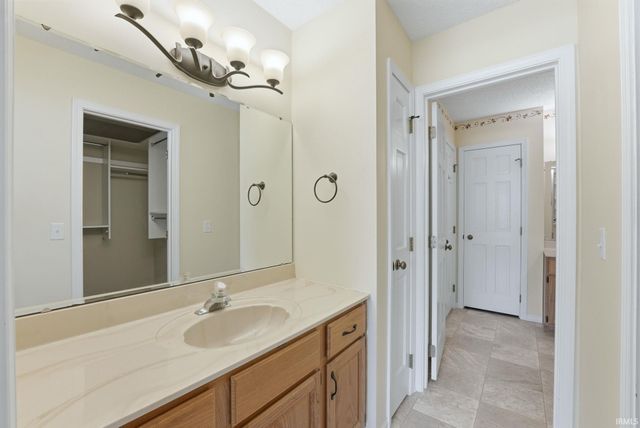 8028 Harrisburg Lane, Fort Wayne, IN 46835