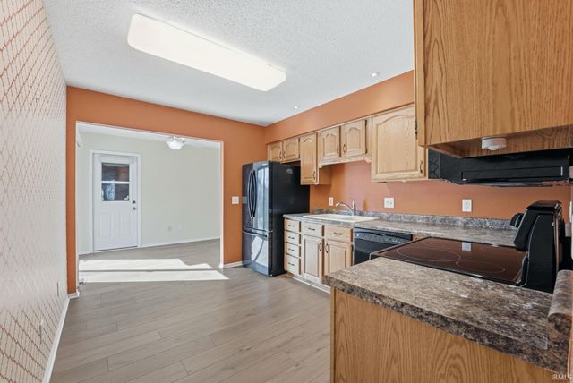 8028 Harrisburg Lane, Fort Wayne, IN 46835