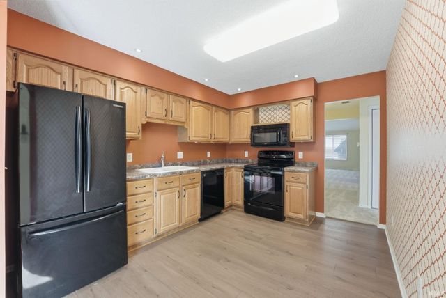 8028 Harrisburg Lane, Fort Wayne, IN 46835