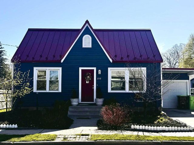 210 Academy Street, Fox Lake, WI 53933