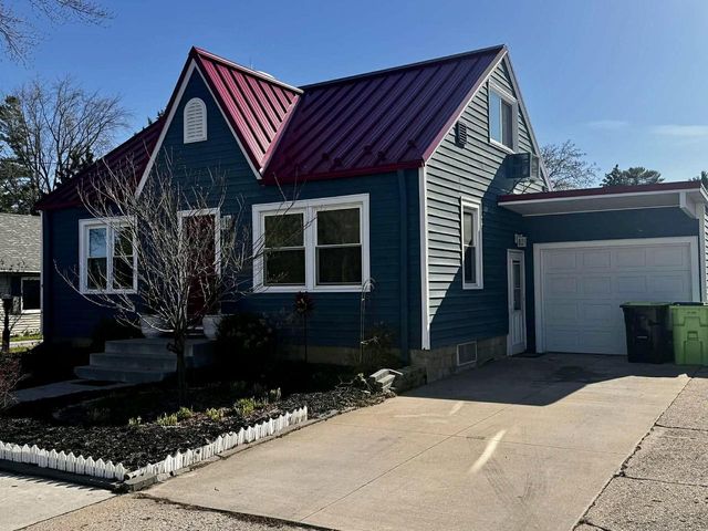 210 Academy Street, Fox Lake, WI 53933