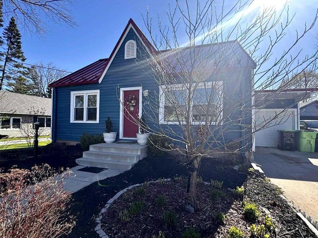 210 Academy Street, Fox Lake, WI 53933