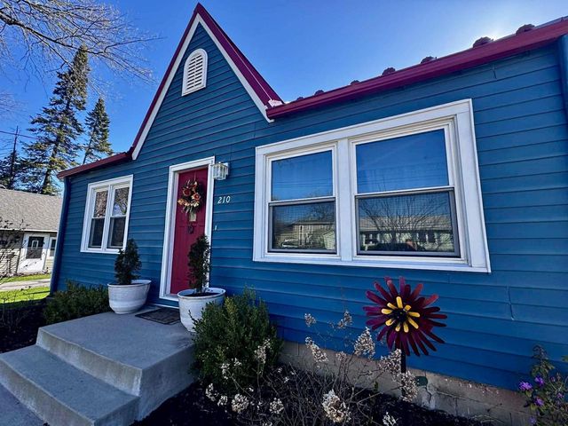 210 Academy Street, Fox Lake, WI 53933
