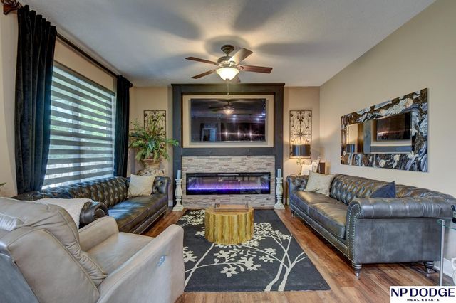 878 N HWS Cleveland Boulevard, Elkhorn, NE 68022