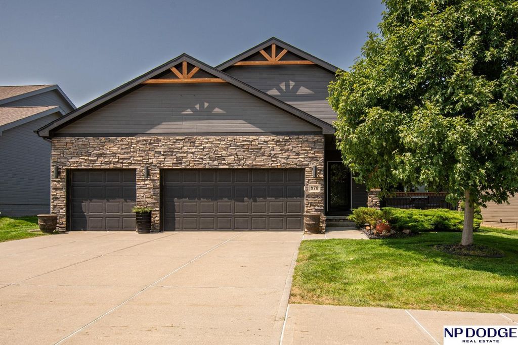 878 N HWS Cleveland Boulevard, Elkhorn, NE 68022