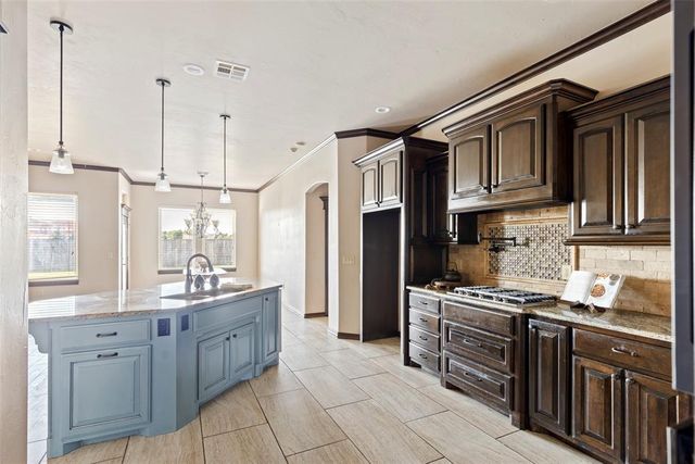 2324 Merlot Court, Edmond, OK 73012