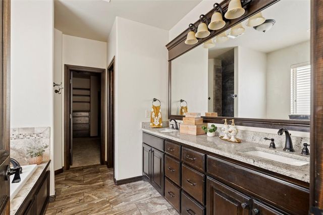 2324 Merlot Court, Edmond, OK 73012