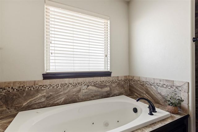 2324 Merlot Court, Edmond, OK 73012