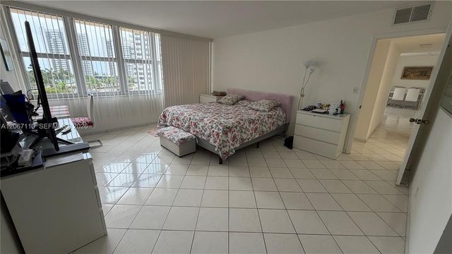1825 S Ocean Drive 509, Hallandale Beach, FL 33009