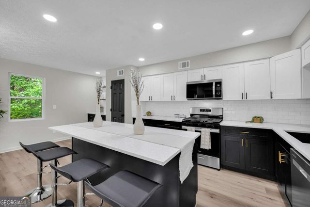5359 Bridgewater Trace, Stone Mountain, GA 30088