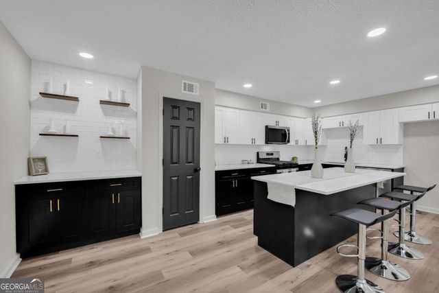 5359 Bridgewater Trace, Stone Mountain, GA 30088