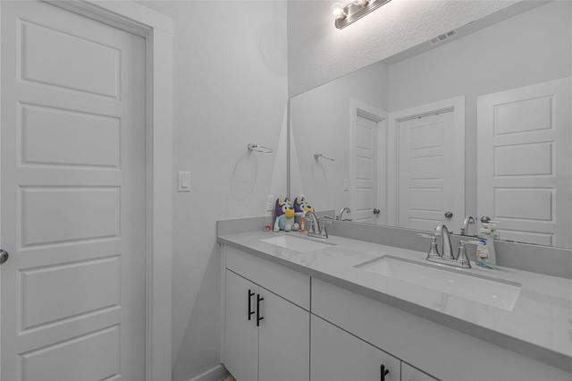 105 Salado Creek TRL, Bastrop, TX 78602