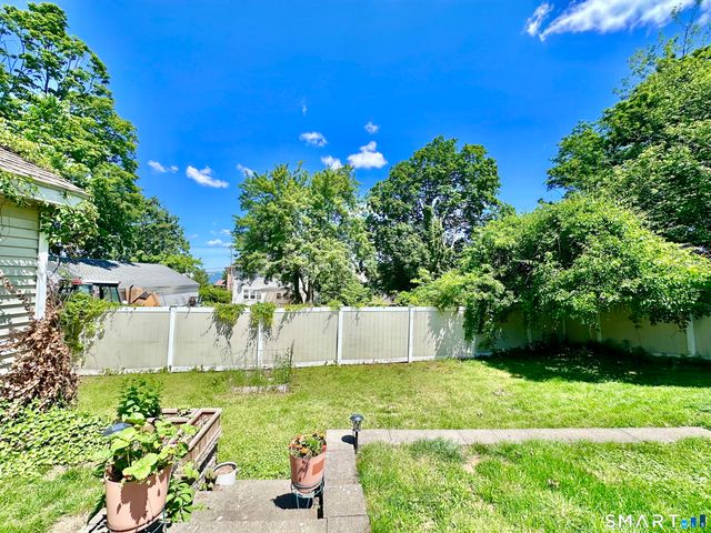 416 Lighthouse Road, New Haven, CT 06512