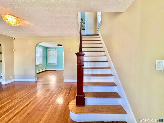 416 Lighthouse Road, New Haven, CT 06512