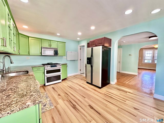 416 Lighthouse Road, New Haven, CT 06512