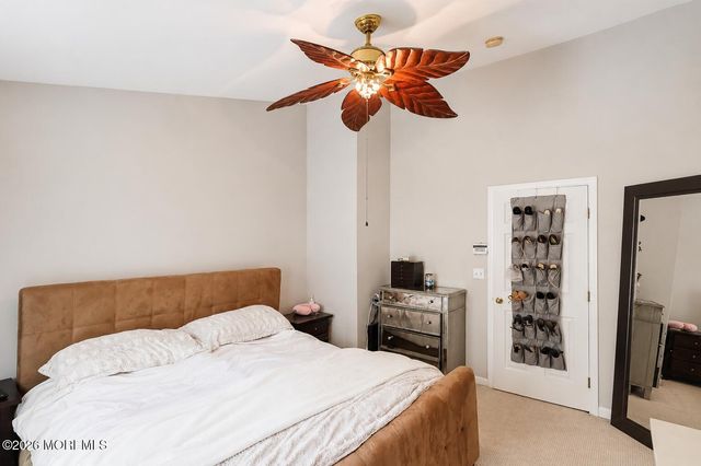 17 Abby Road, Farmingdale, NJ 07727