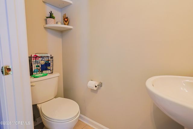 17 Abby Road, Farmingdale, NJ 07727