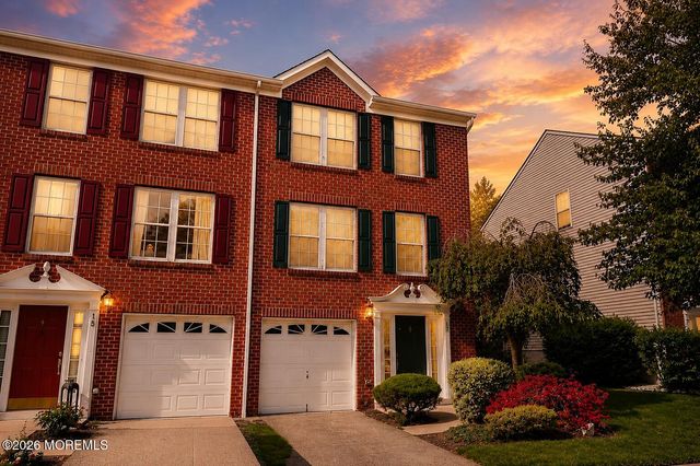 17 Abby Road, Farmingdale, NJ 07727