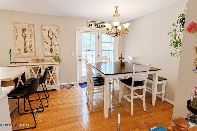 17 Abby Road, Farmingdale, NJ 07727