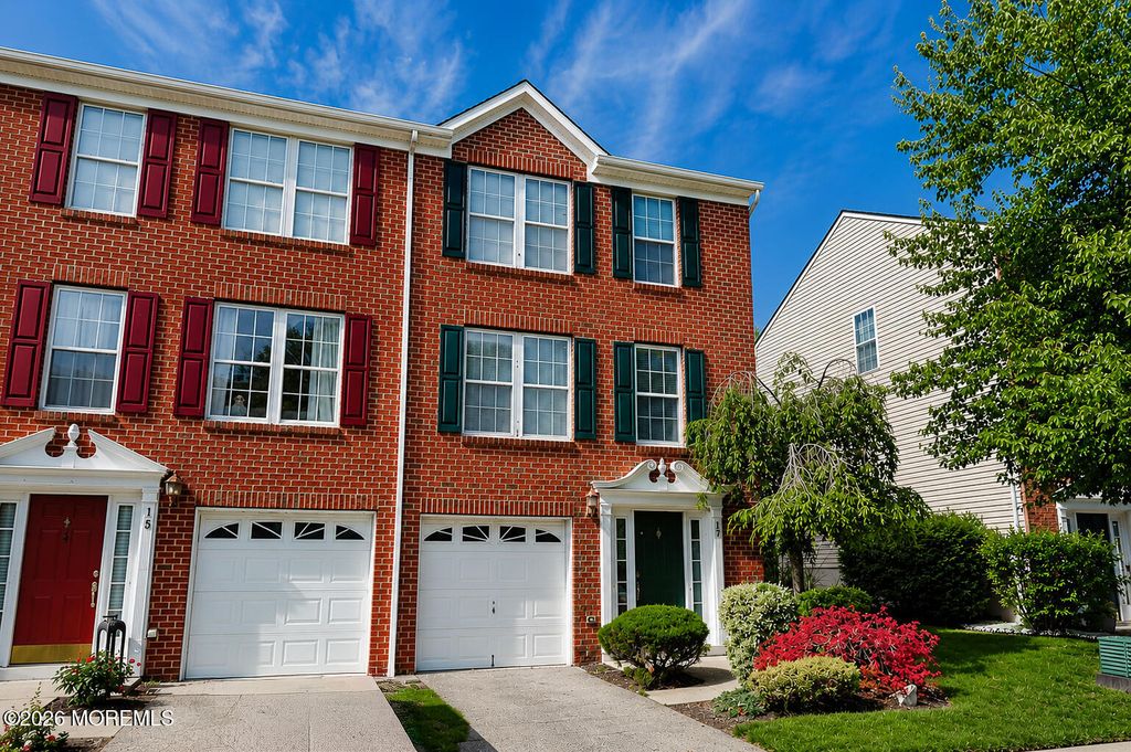 17 Abby Road, Farmingdale, NJ 07727