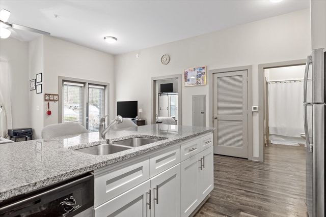 782 Riverfront Parkway 107, Chattanooga, TN 37402