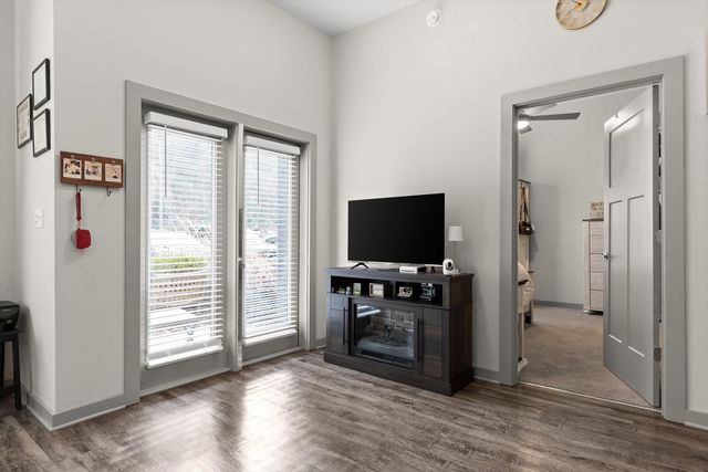 782 Riverfront Parkway 107, Chattanooga, TN 37402