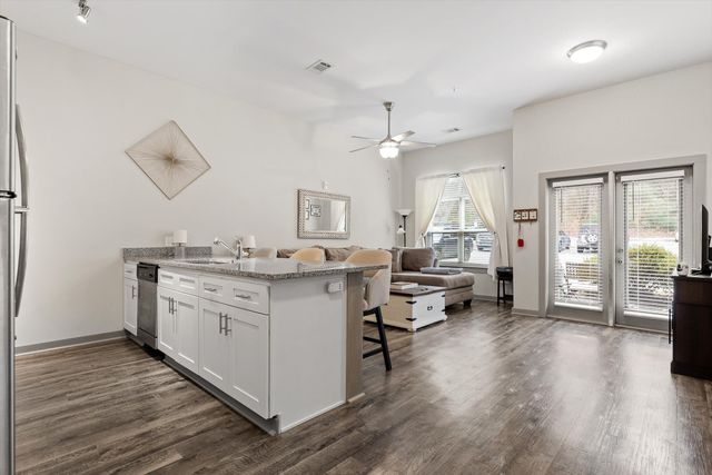 782 Riverfront Parkway 107, Chattanooga, TN 37402