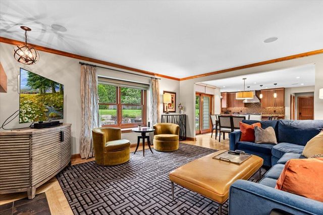 800 Sweetbriar COURT, Waukesha, WI 53186