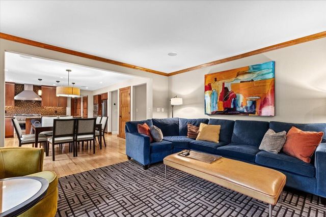 800 Sweetbriar COURT, Waukesha, WI 53186