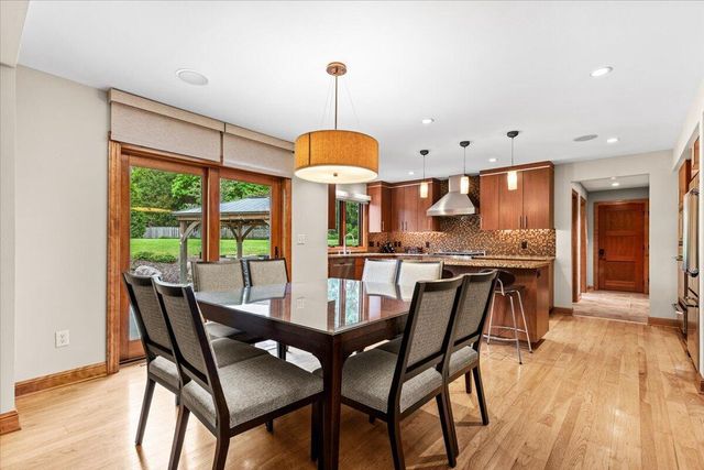800 Sweetbriar COURT, Waukesha, WI 53186