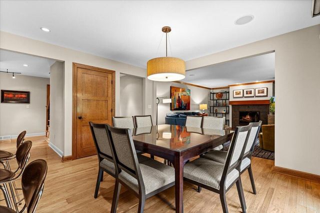 800 Sweetbriar COURT, Waukesha, WI 53186